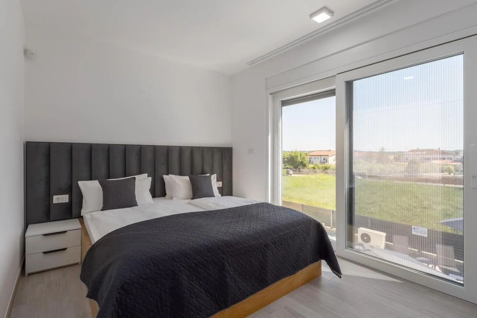 Villa Matic I Apartment With Balcony And Shared Pool Funtana 0*,